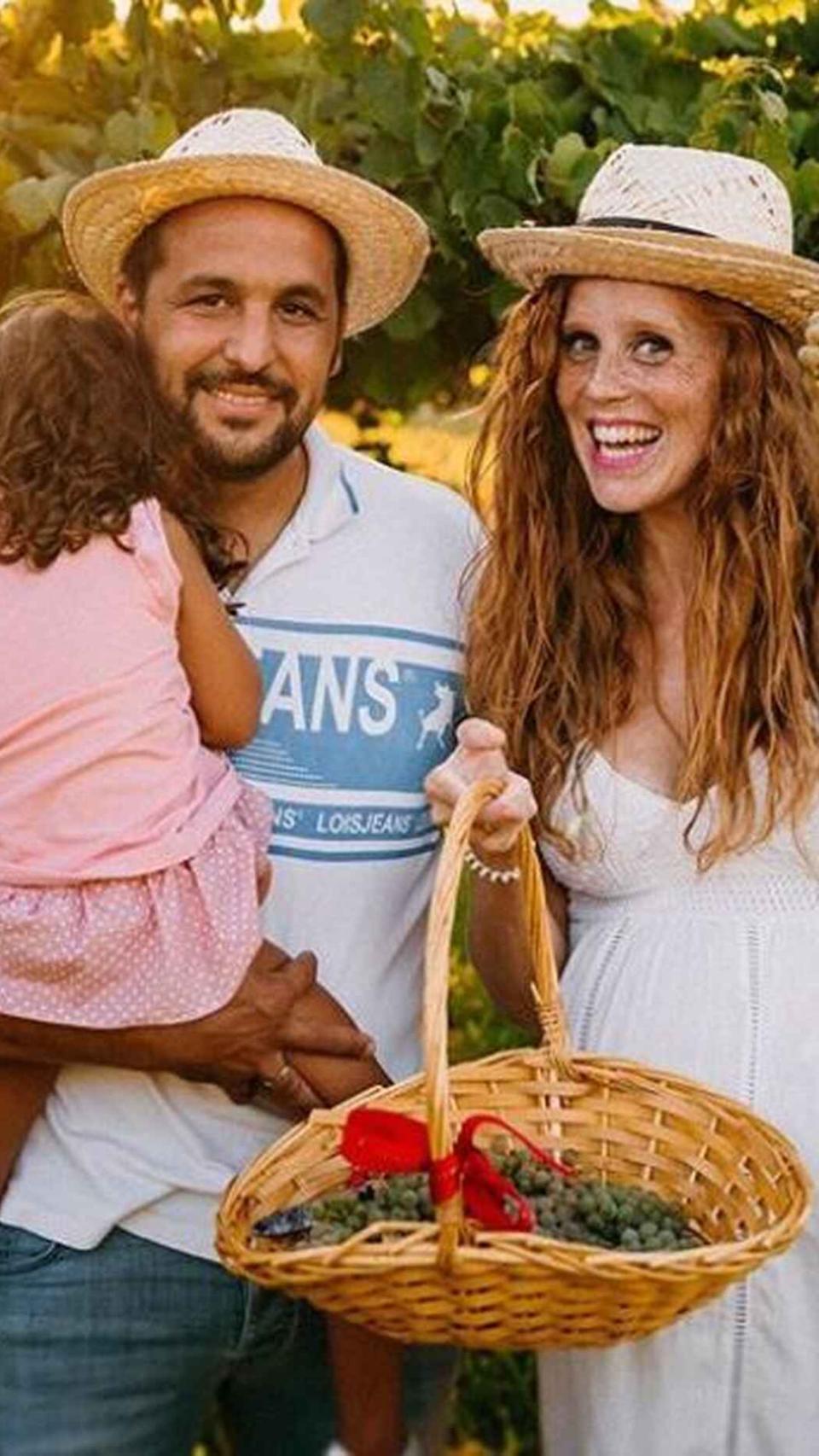 José Manuel Villalba, María Castro y su hija Maia.