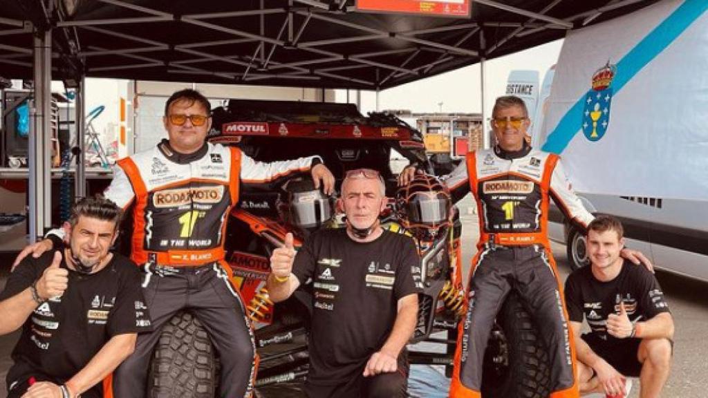 Equipo del Rally Dakar de Ramilo y Blanco