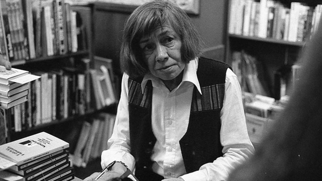 Patricia-Highsmith-at-a-book-signing,-c.-1988