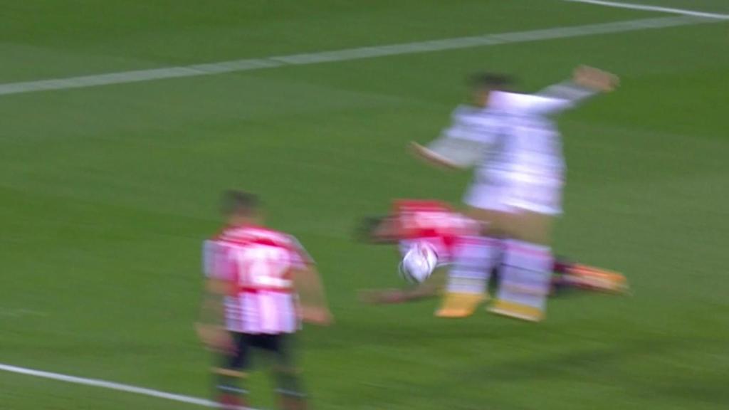 Marco Asensio pidió penalti por mano de un jugador del Athletic en el minuto 96