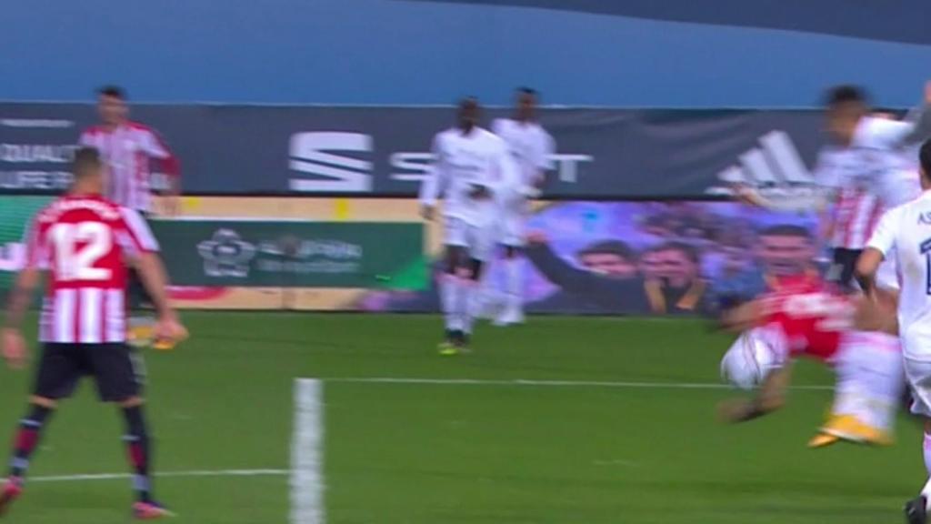 Marco Asensio pidió penalti por mano de un jugador del Athletic en el minuto 96
