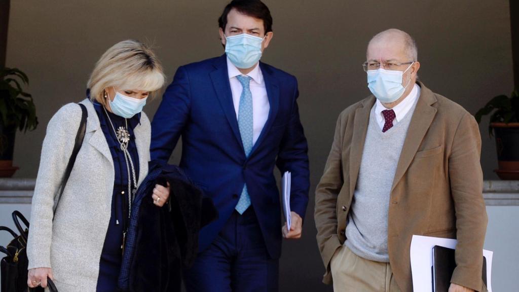 Alfonso Fernández Mañueco junto al vicepresidente Francisco Igea y la consejera de Sanidad, Verónica Casado.