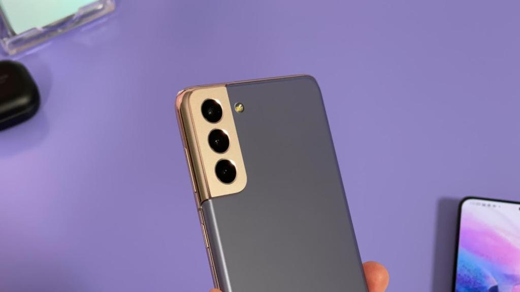 Las cámaras traseras del Samsung Galaxy S21+.