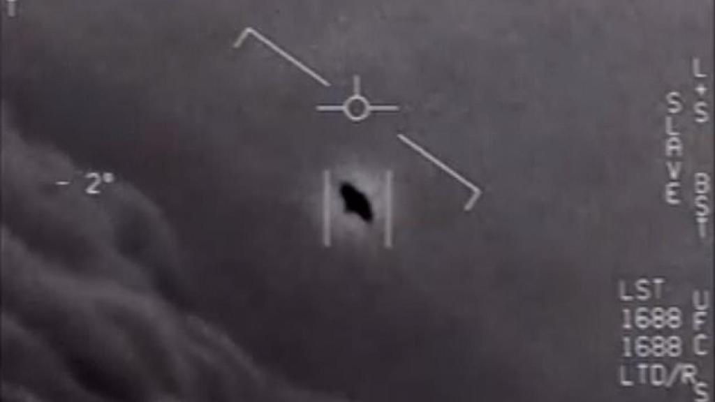 La imagen de un ovni divulgada por el Pentágono.