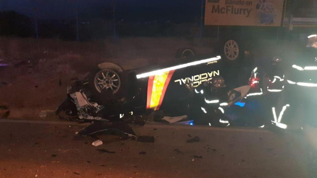 Imagen del coche patrulla de Fran tras ser embestido por el BMW.