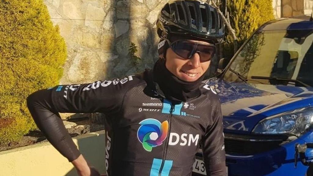 Romain Bardet, con el maillot del Team DSM