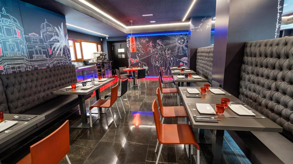 Interior del restaurante Niza, en Valladolid.
