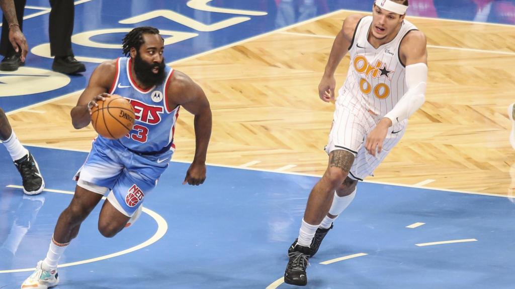 James Harden en su debut con los Nets