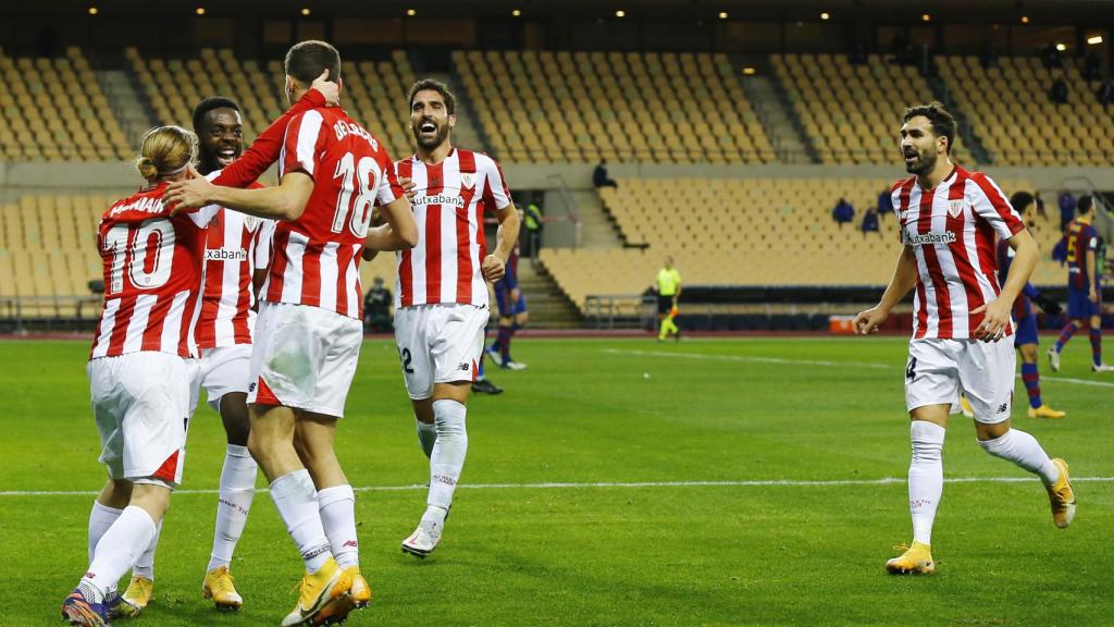 Óscar de Marcos celebra el gol del empate ante el Barcelona en la final de la Supercopa de España