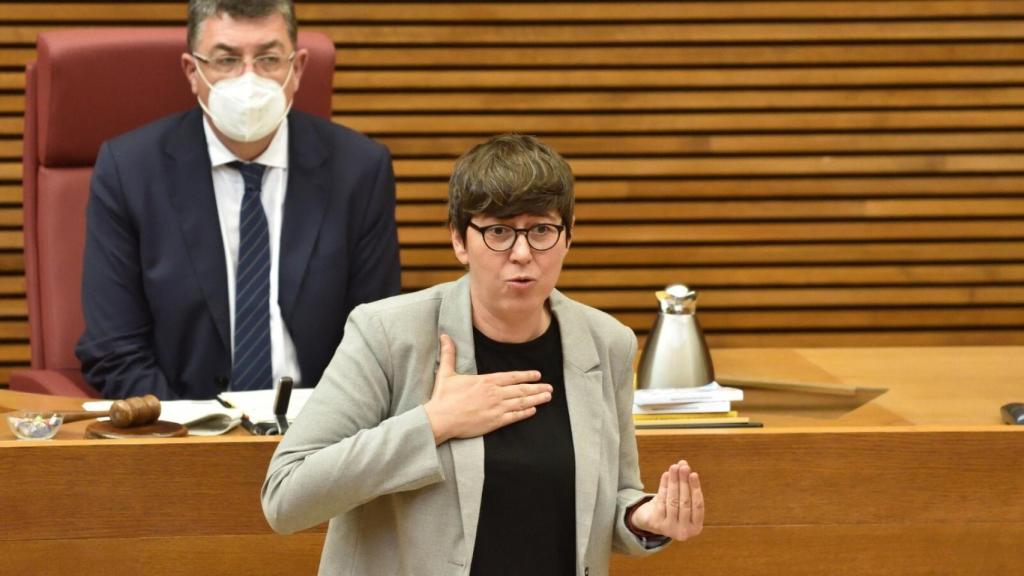 Pilar Lima, durante una de sus intervenciones en 'Les Corts Valencianes'. EE