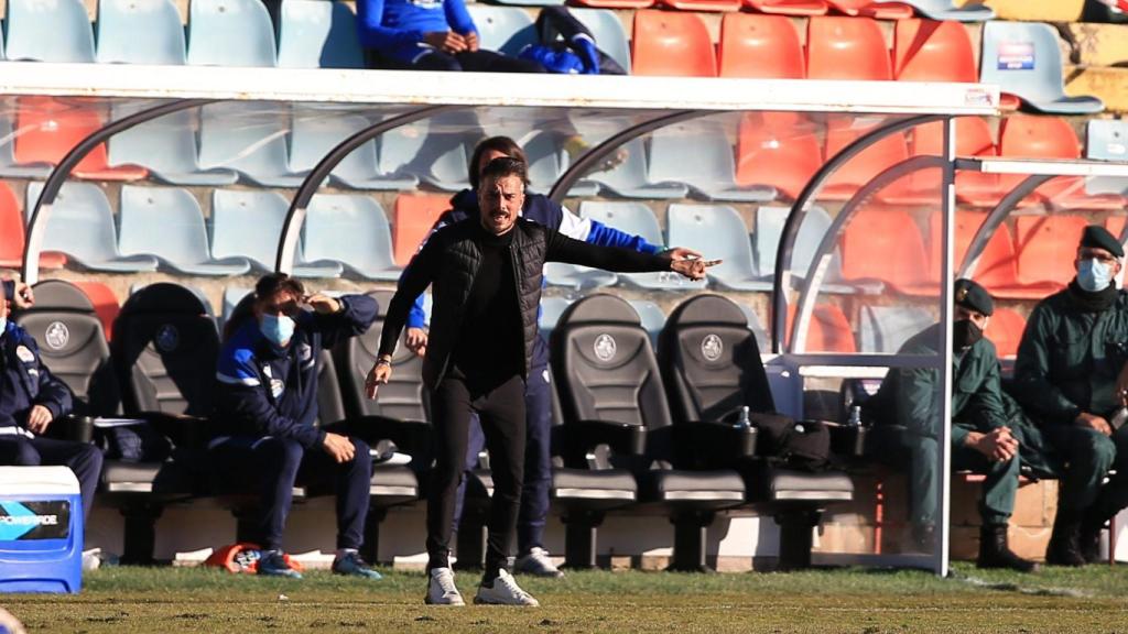 Rubén de la Barrera dirigiendo un partido del Deportivo durante su primera etapa en el club
