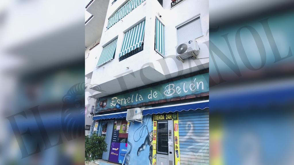 El locutorio donde pasa parte del día el exmandatario, muy pendiente del ordenador.