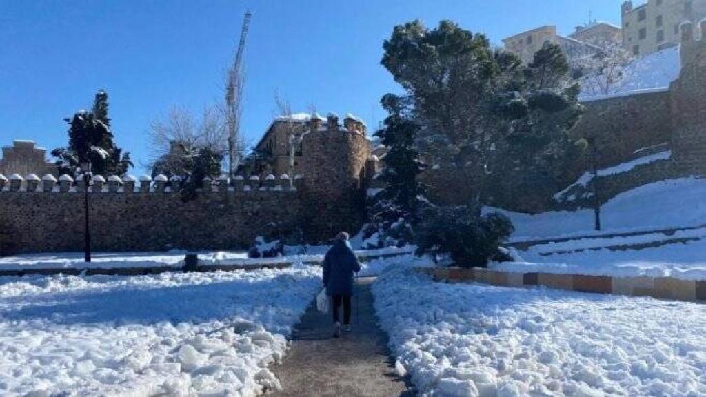 Nieve en el acceso a las escaleras mecánicas de Toledo