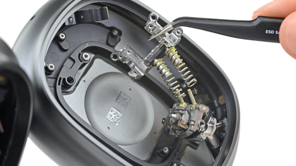 Los AirPods Max han sido comparados con piezas de relojería por su complejidad