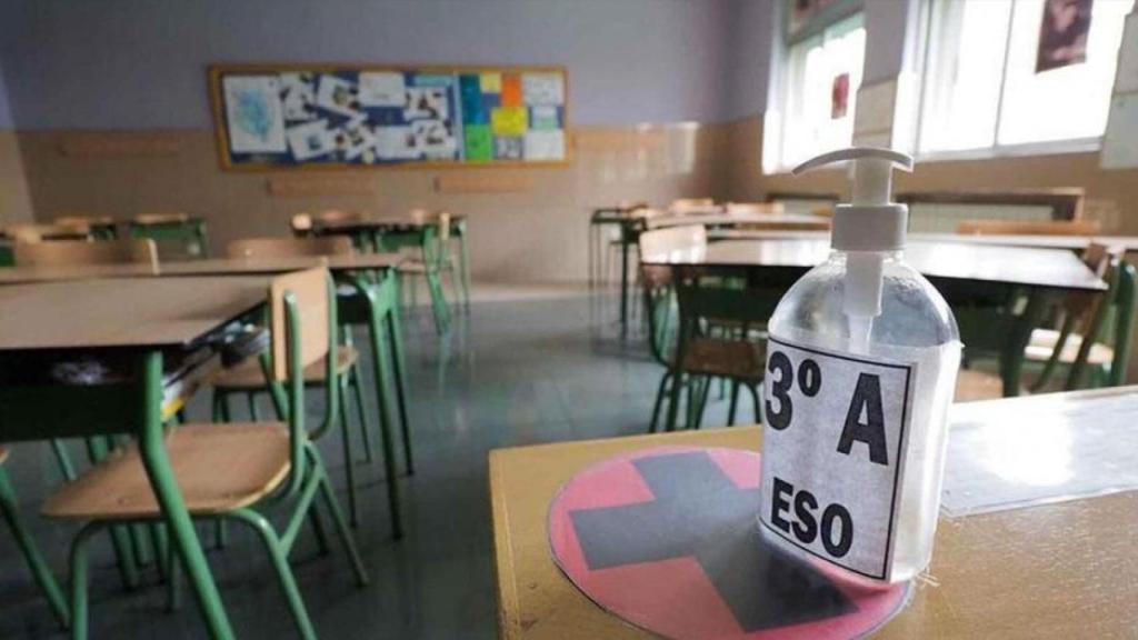 Una aula de la ESO con su gel hidroalcohólico.