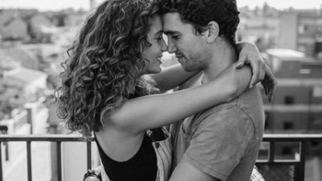 La pareja en un momento de felicidad.