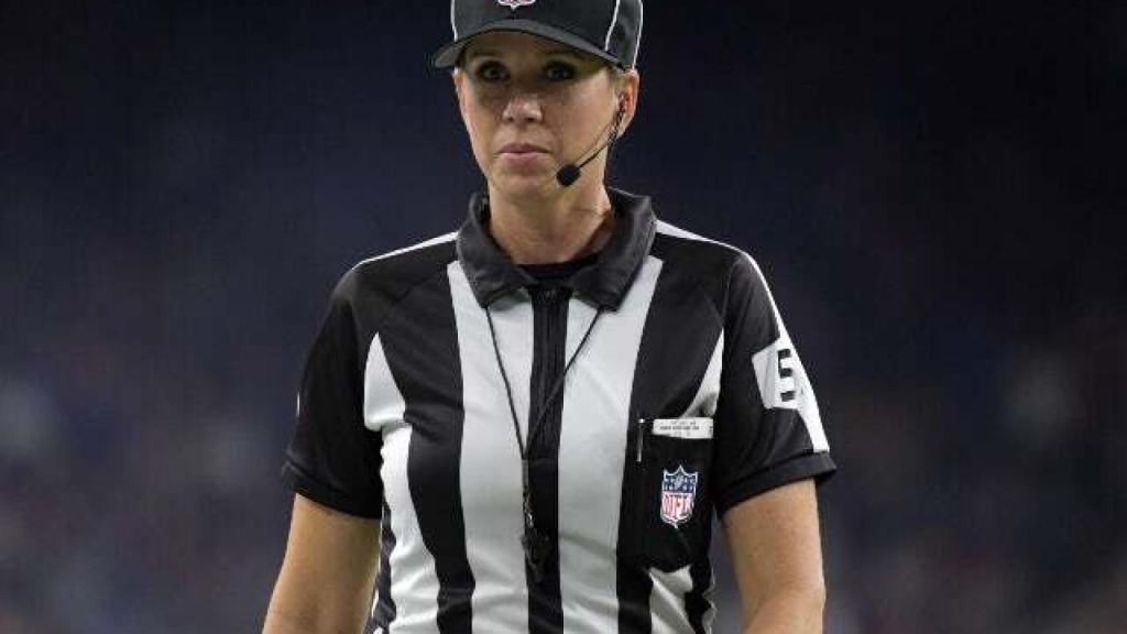 Sarah Thomas, la árbitro de la NFL