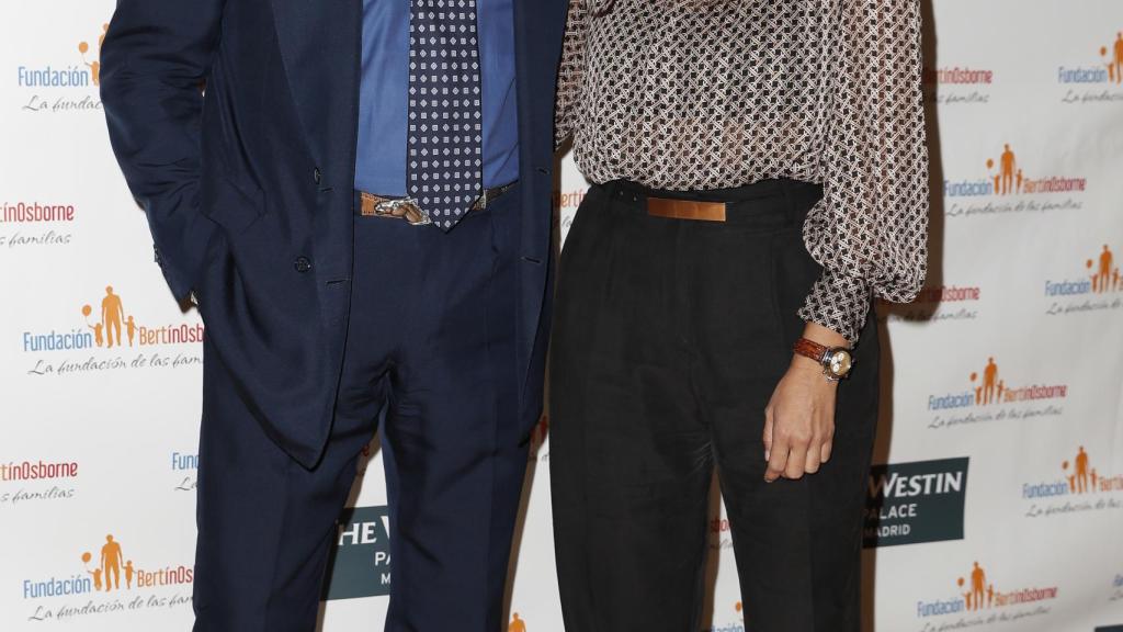 El matrimonio en un acto de su fundación.