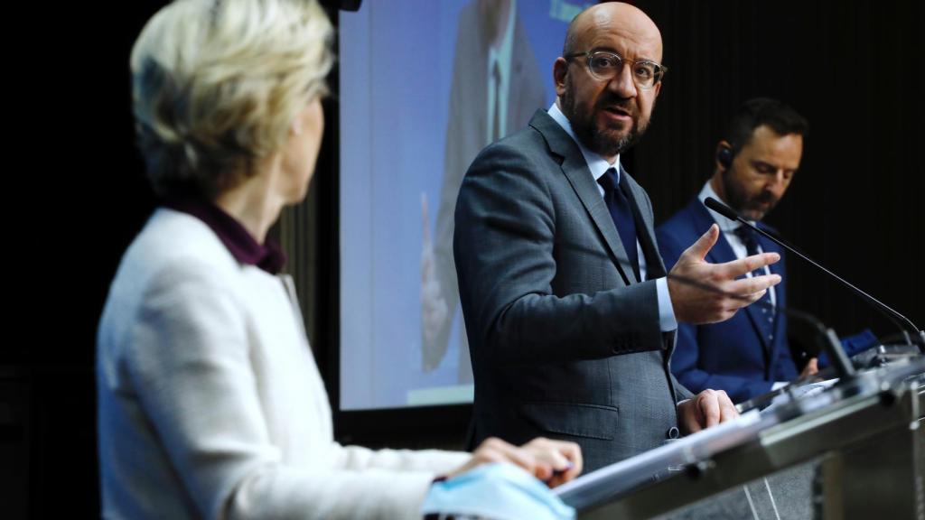 Ursula von der Leyen y Charles Michel, durante la rueda de prensa de este jueves