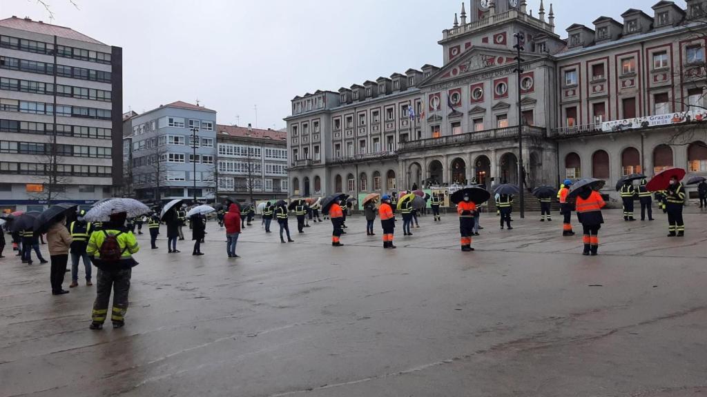 Trabajadores de Navantia y de la auxiliar en una concentración en Ferrol, en una foto de archivo.