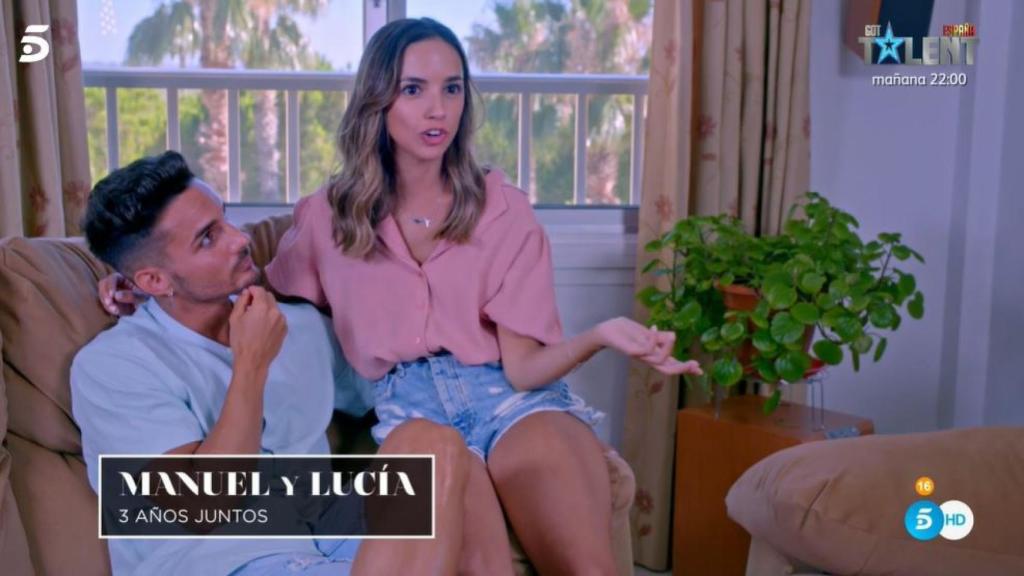 Manuel, el Jesulín de Ubrique de Puerto Rey, junto a su pareja Lucía.