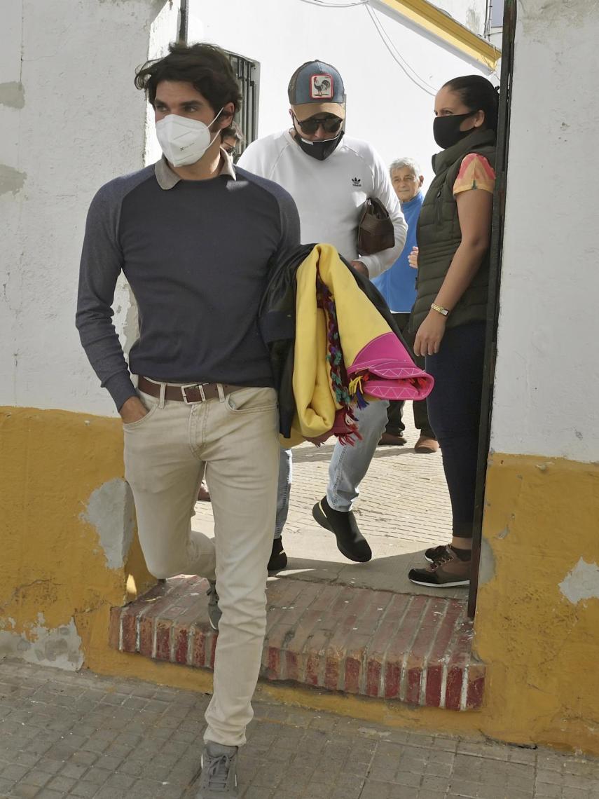 Cayetano, Francisco y Kiko visitaron a su tío 'Riverita' en su casa de Barbate hace unas semanas.