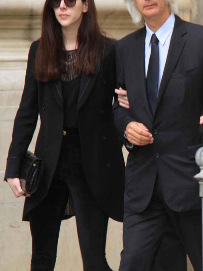 Brianda junto a su padre, Jacobo Fitz-James Stuart, XXIV conde de Siruela.