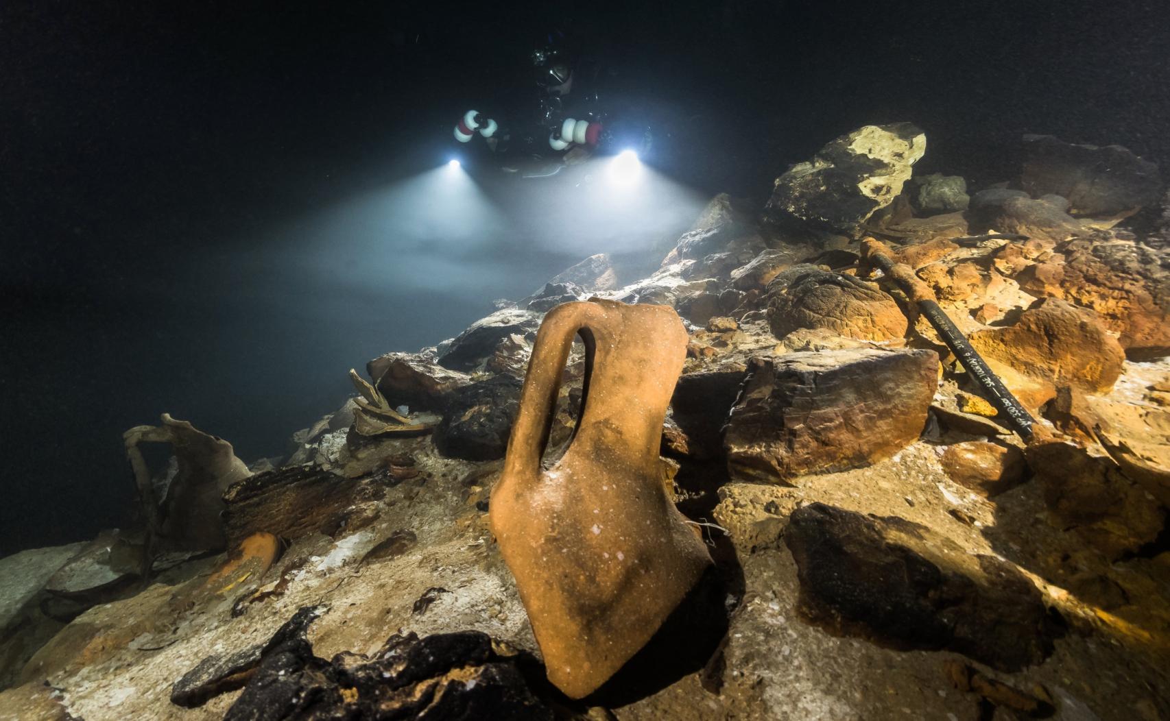 Una de las ánforas de la Fuente de Ses Aiguades.