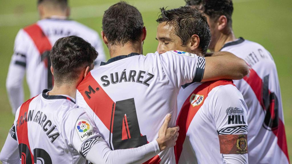 Los jugadores del Rayo en una piña