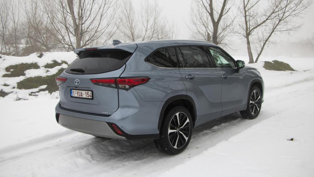 El Toyota Highlander solo está disponible con motor híbrido, 7 plazas y tracción total.