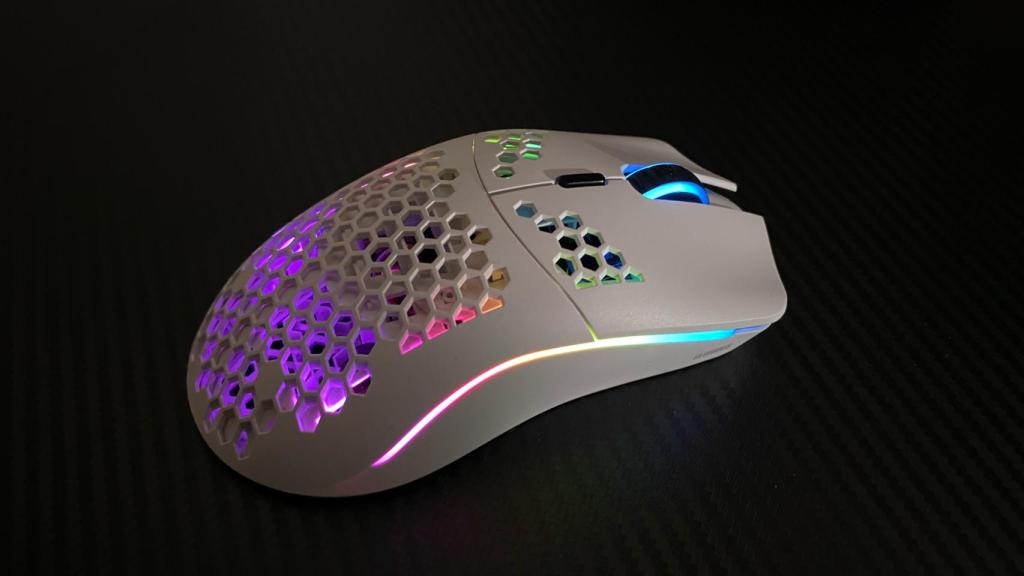 El diseño de panal del Glorious Model O Wireless es clave para reducir el peso