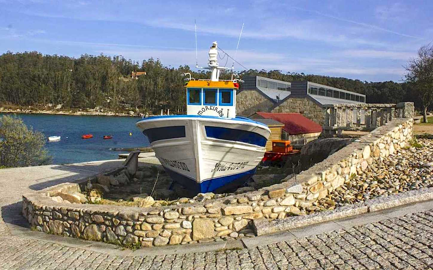 Exterior de los Museo da Salga, en Punta Moreiras. Foto: Galicia Máxica