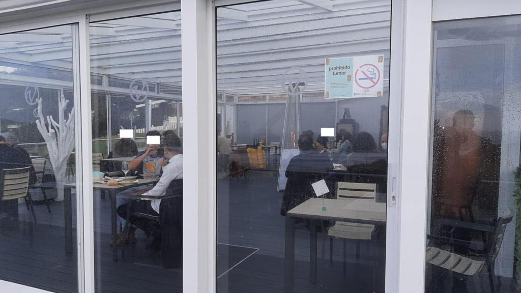 Los comensales en el establecimiento de Doniños.