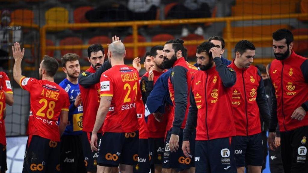 La selección española de balonmano celebra su victoria ante Hungría en el Mundial de Egipto 2021