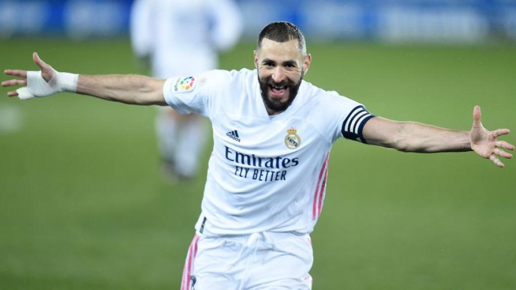 Karim Benzema celebra un gol con el Real Madrid