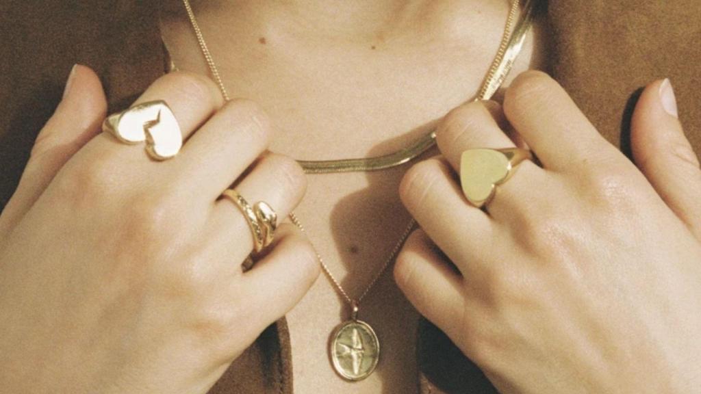 Todas las joyas tienen un toque artesanal están elaboradas para que se adecúen al cuerpo de un hombre o una mujer