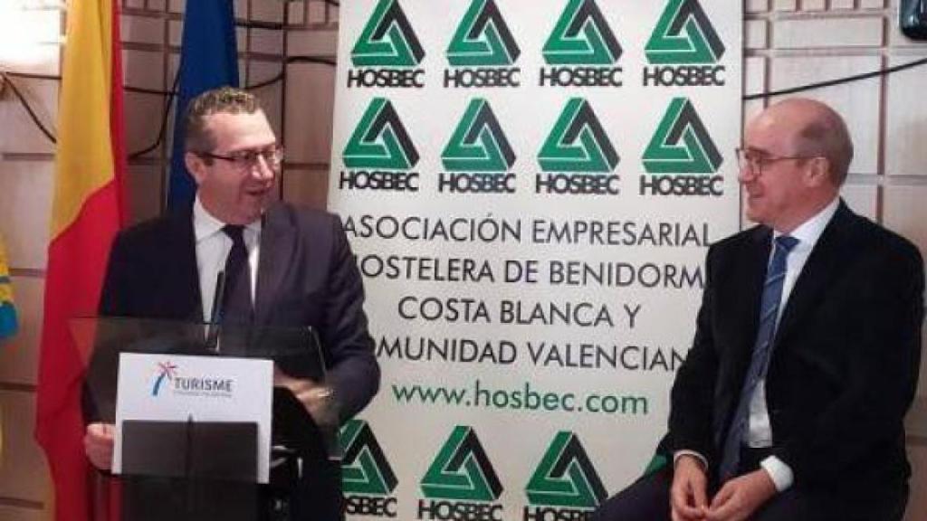 Toni Mayor (erecha), presidente de Hosbec. EE