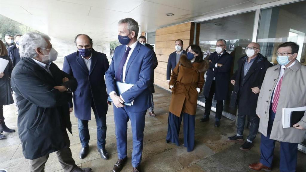 Reunión de la Xunta, la Fegamp y las diputaciones para abordar las ayudas para hostelería.