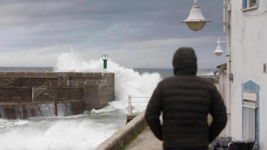 Imagen de archivo del fuerte oleaje en la costa de Ribadeo.