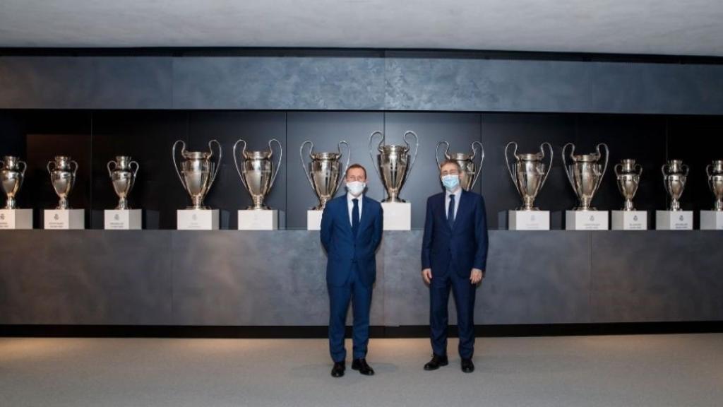 Emilio Butragueño y Tomás Caballero, presidente de la Fundación Víctimas del Terrorismo.