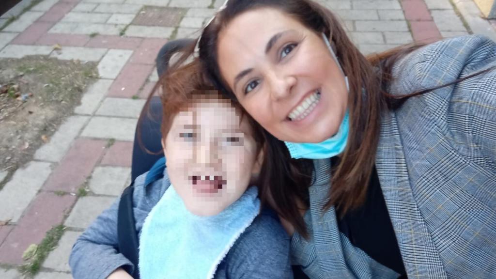 Ana María Pelaz y su hijo, Adrián.