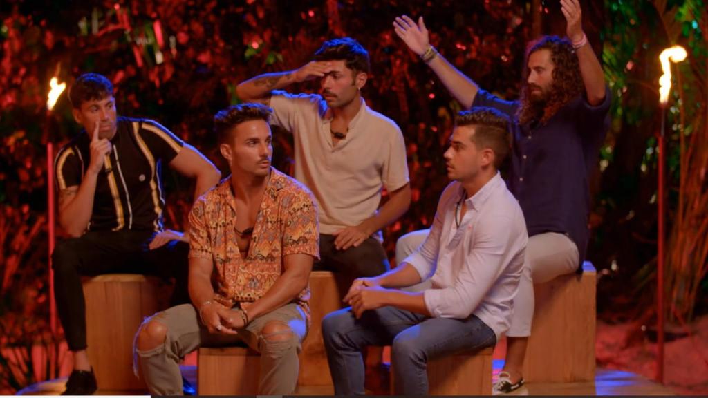 Los chicos descubrirán en la primera hoguera qué chica ha traspasado los límites.