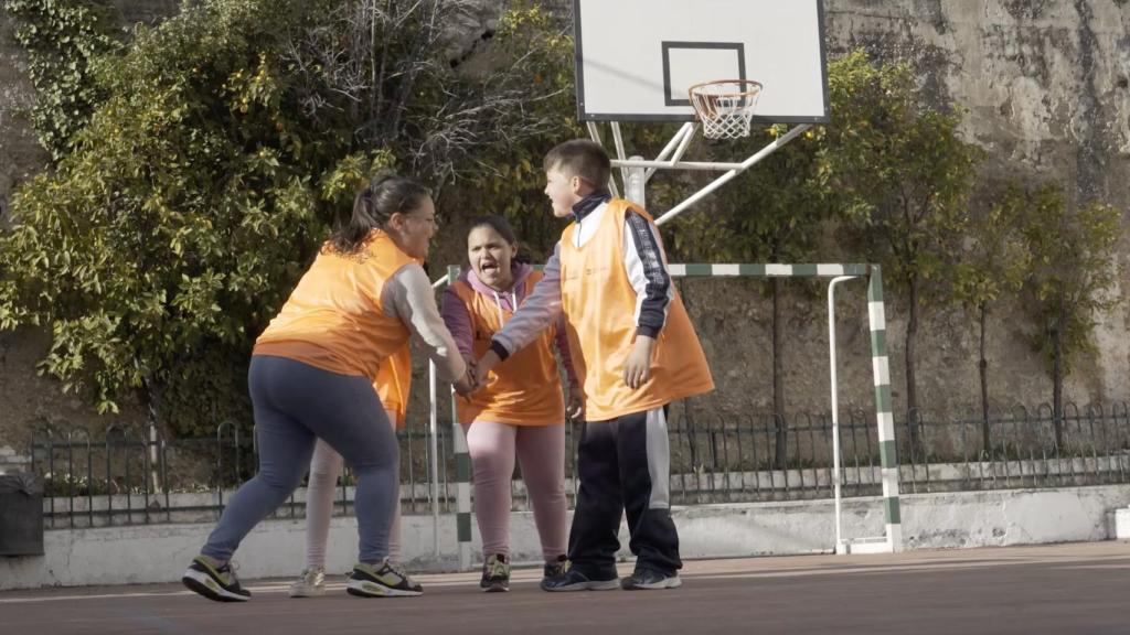 Imagen de unos niños en un centro de la Fundación Rafa Nadal