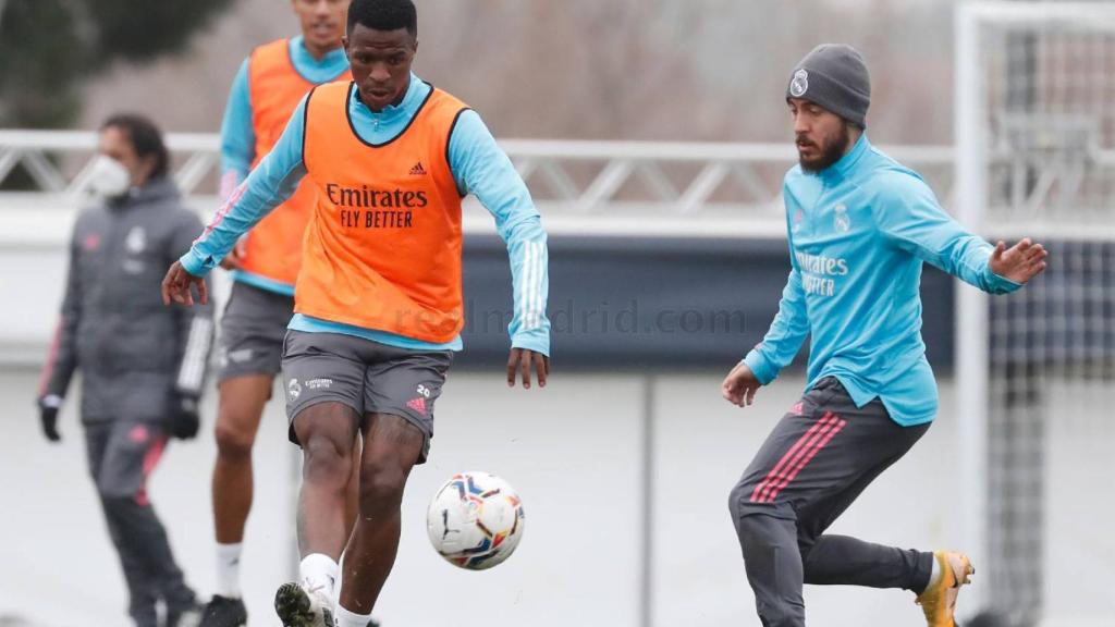 Vinicius Jr. y Eden Hazard, durante un entrenamiento del Real Madrid