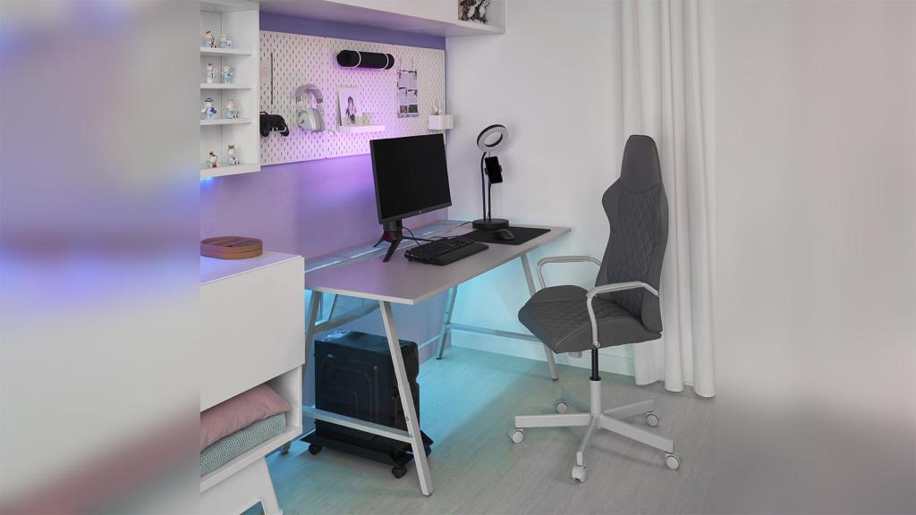 Ejemplo de un escritorio personalizado con los muebles gaming de Ikea.