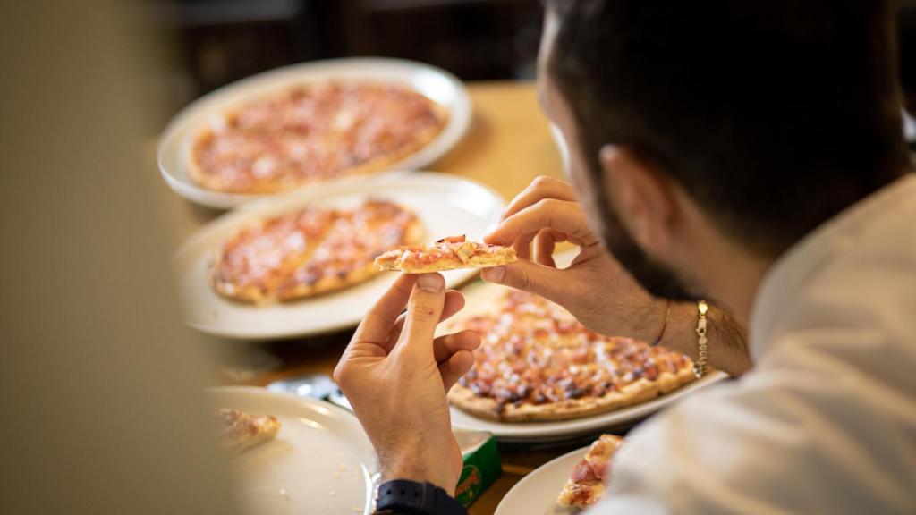 Cata de las pizzas de jamón york y queso.