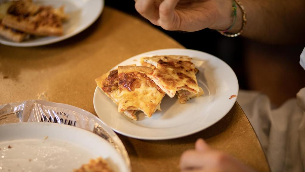 Imagen de los trozos de pizza catados.