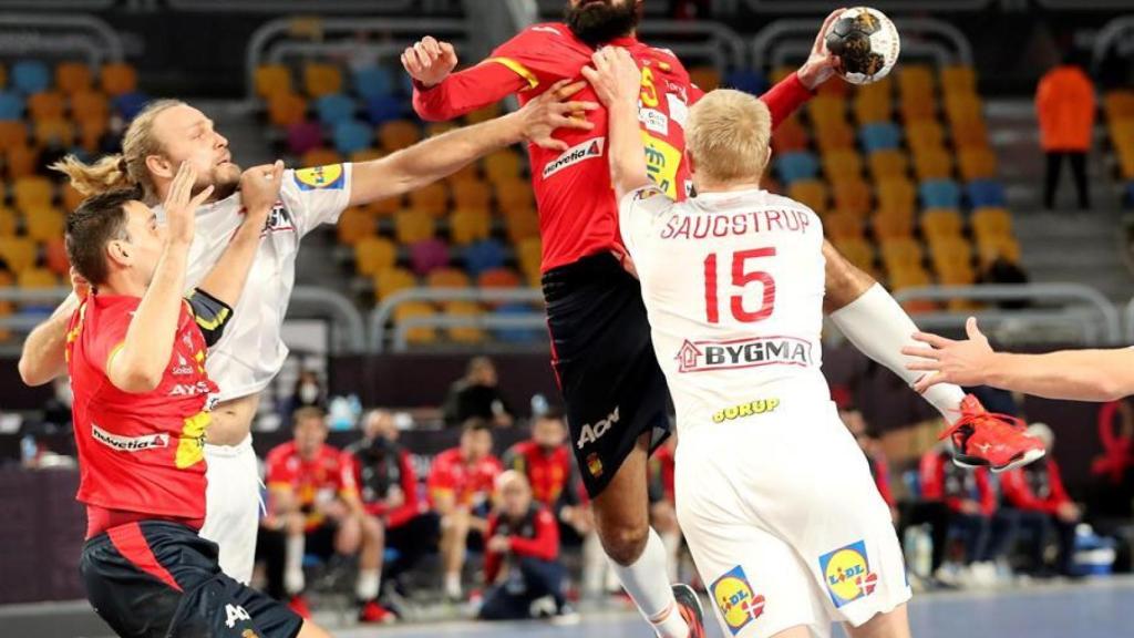 Maqueda lanzando a portería