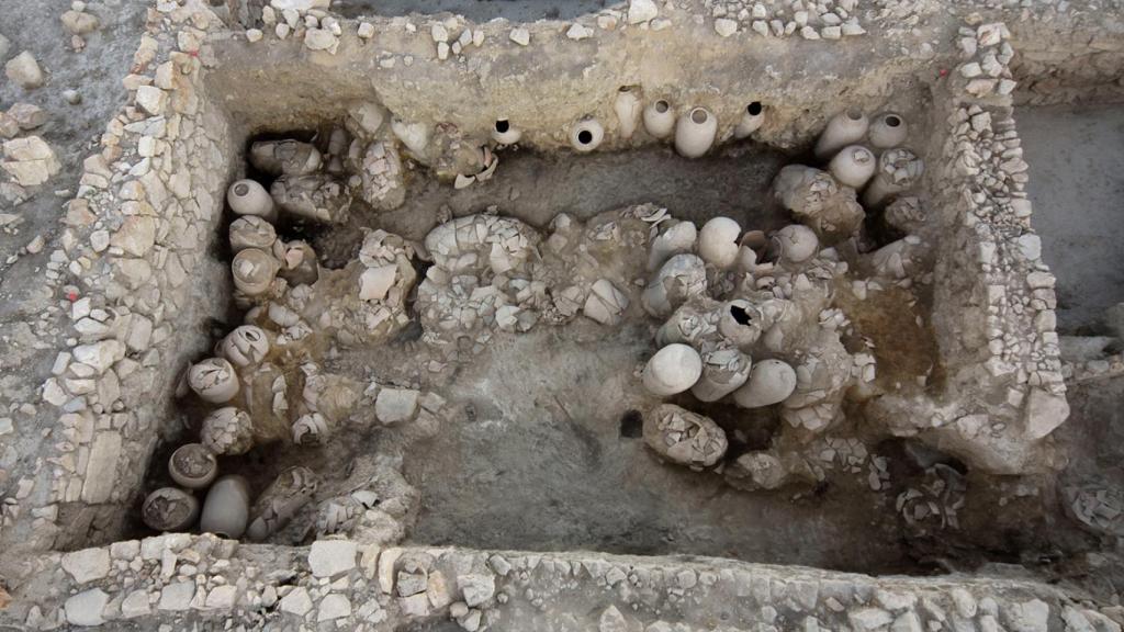 La bodega-almacén de excedentes.