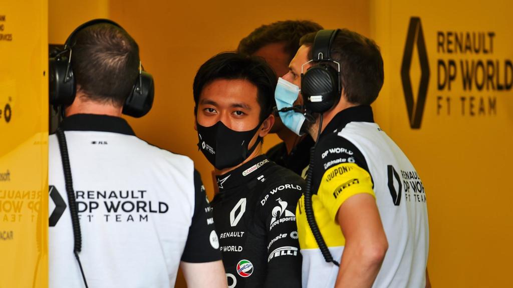 Zhou Guanyu en los tests con el RS18